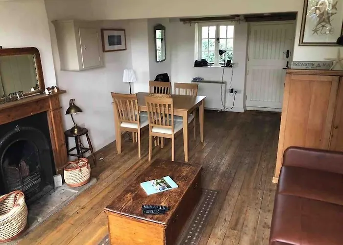 End Cottage, Character Flint Cottage