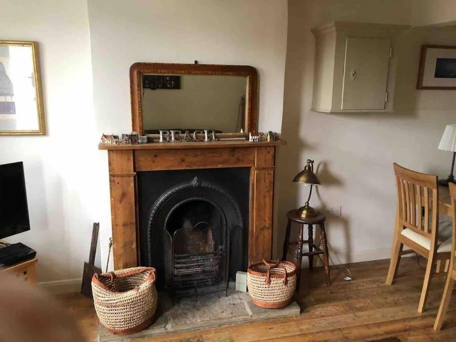 End Cottage, Character Flint Holiday home