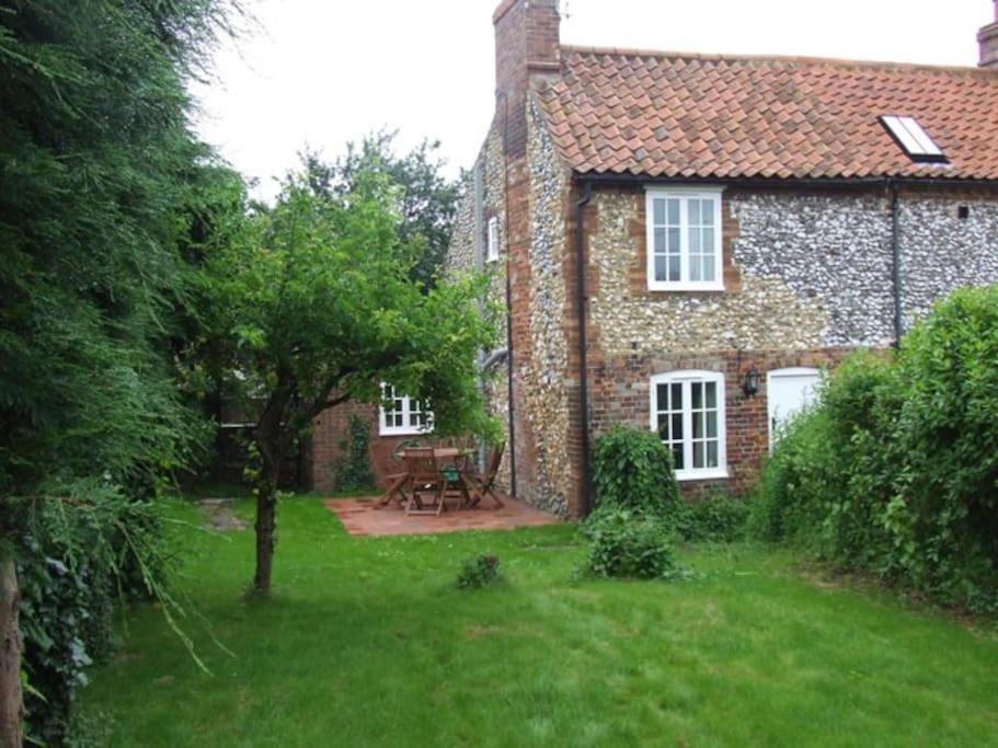 End Cottage, Character Flint